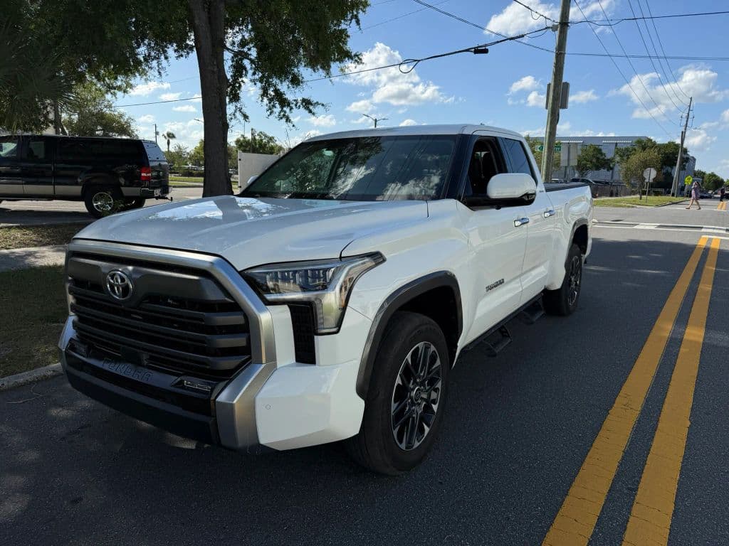 2022 Toyota Tundra Double Cab photo 3