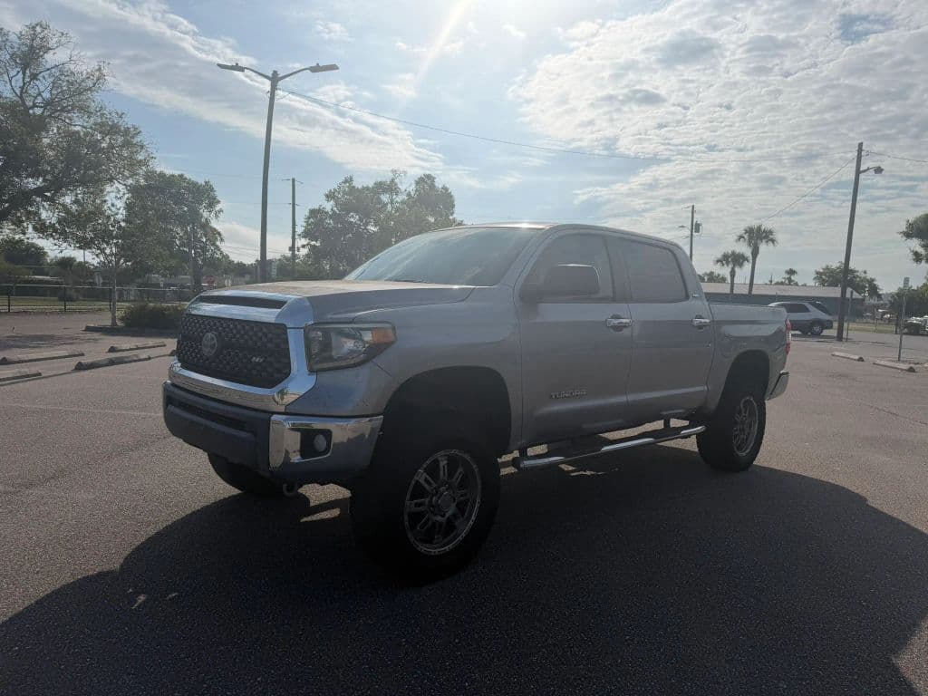 2018 Toyota Tundra Crewmax photo 2
