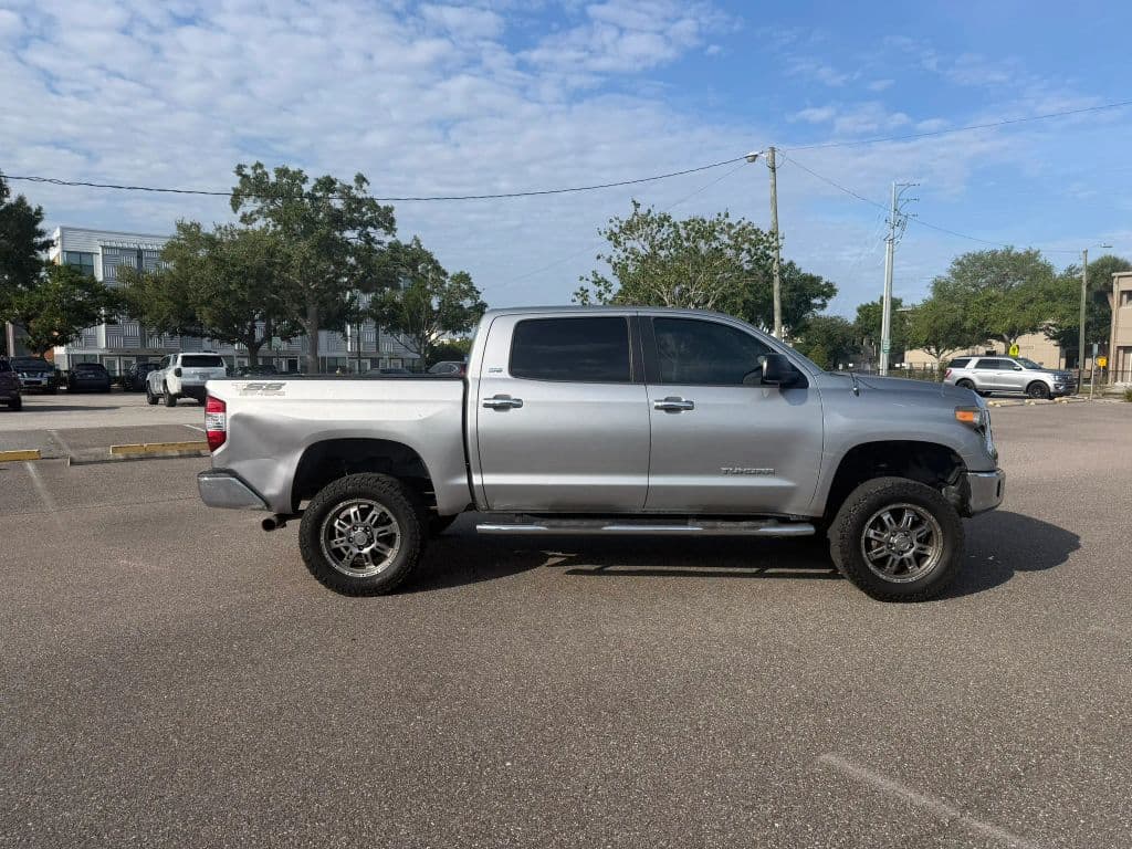 2018 Toyota Tundra Crewmax photo 5