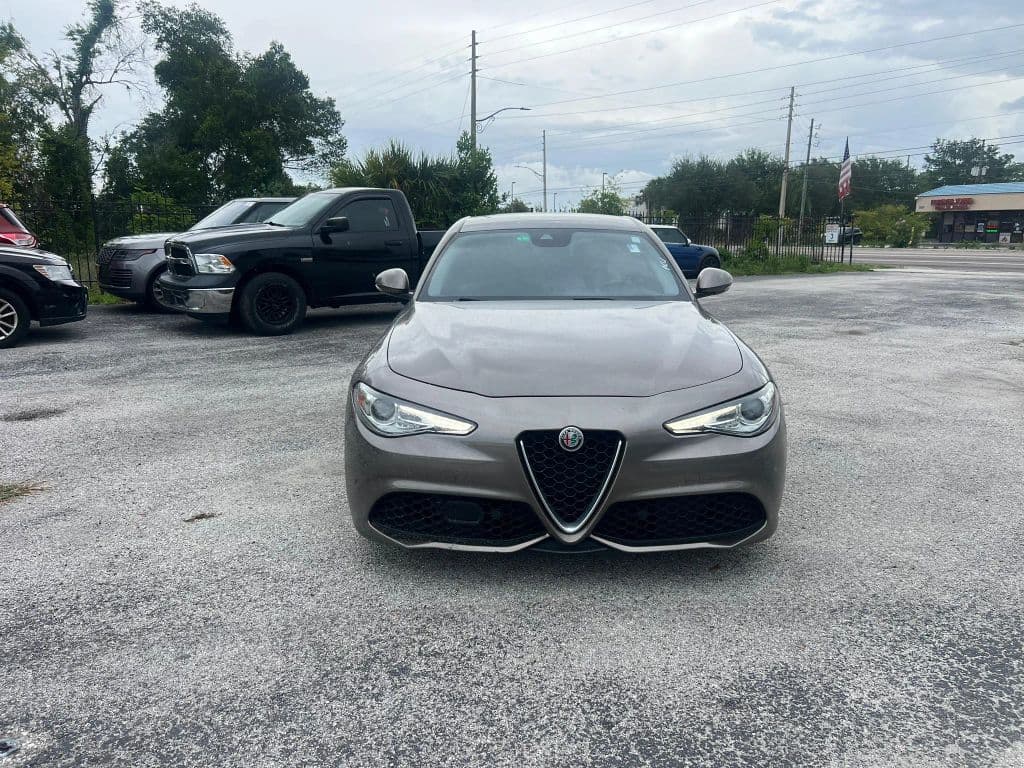 2019 Alfa Romeo Giulia photo 2