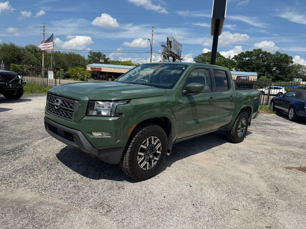2022 Nissan Frontier Crew Cab photo 2