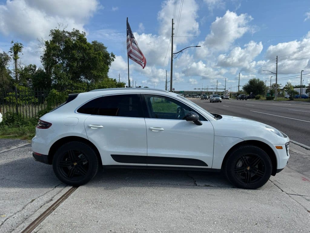 2016 Porsche Macan photo 4