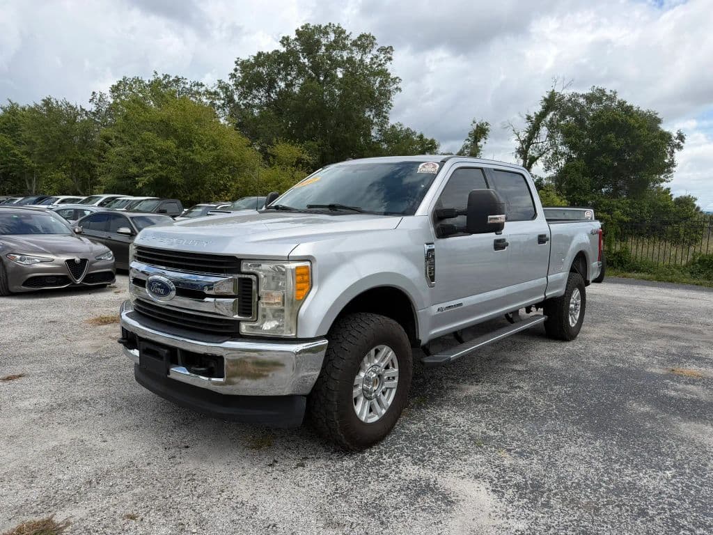2017 Ford F250 Super Duty Crew Cab photo 2