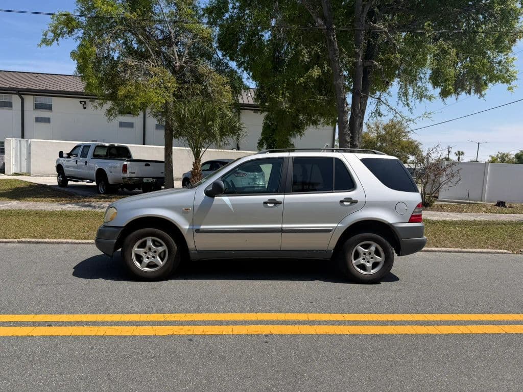1999 Mercedes-Benz M-Class photo 2