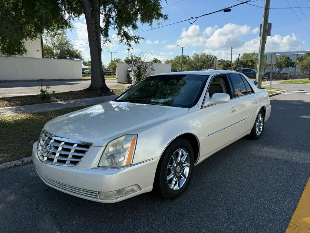 2011 Cadillac DTS photo 2