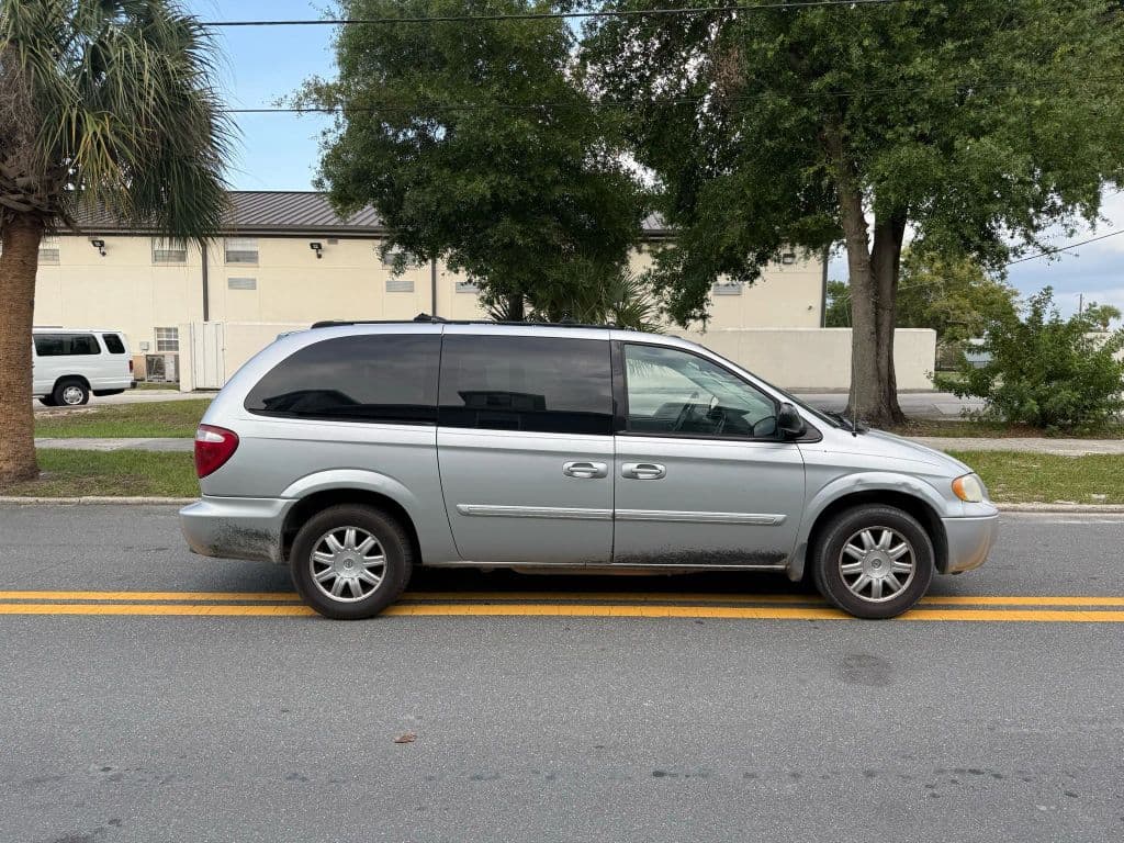2005 Chrysler Town & Country photo 4