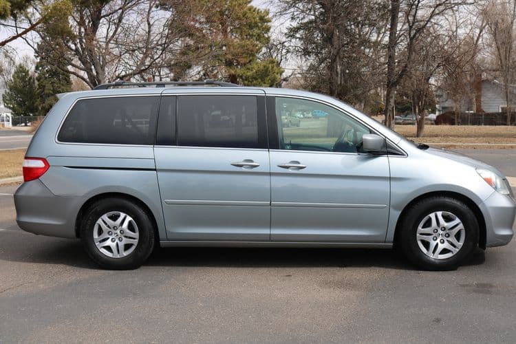 2005 Honda Odyssey photo 2